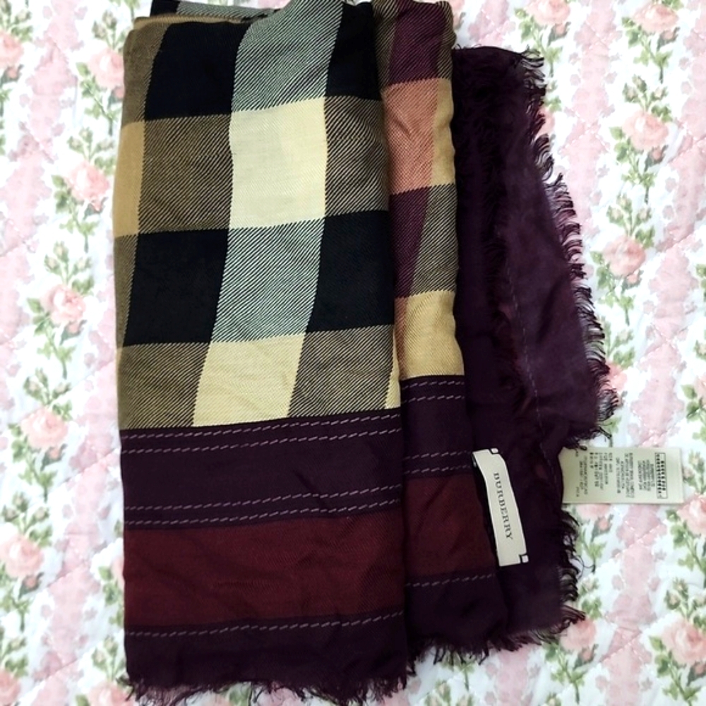 Large Burberry Haymarket Prorsum Logo Plaid Patte… - image 3